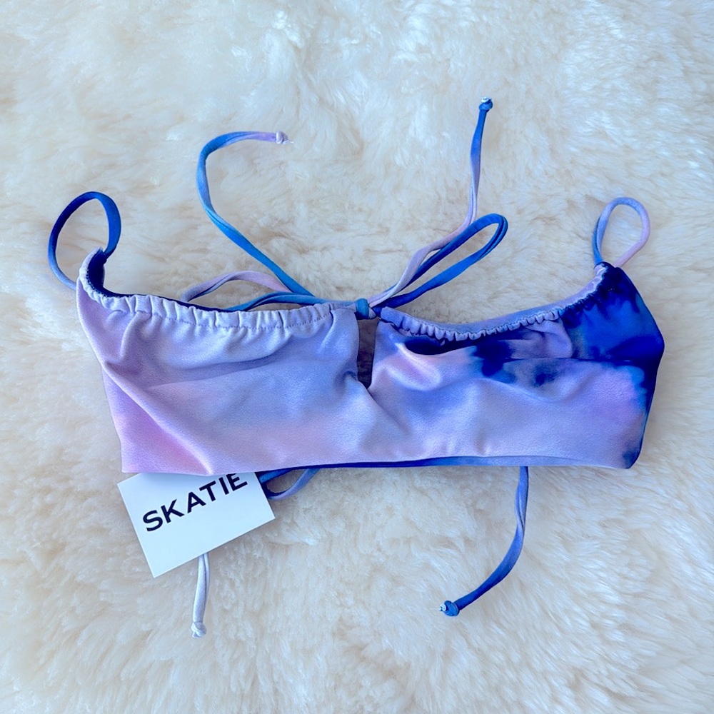 (XS) Skatie NWT purple blue cloud bikini top